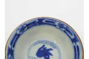大明成化年製　堆金積玉　染付　兎図　兎のデザインが愛らしく心が和む湯呑み5客セット(梅、中国?、ウサギ、ぐい呑み、湯呑み、煎茶、湯のみ、和食器)(R-078836)