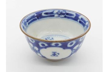 大明成化年製　堆金積玉　染付　兎図　兎のデザインが愛らしく心が和む湯呑み5客セット(梅、中国?、ウサギ、ぐい呑み、湯呑み、煎茶、湯のみ、和食器)(R-078836)