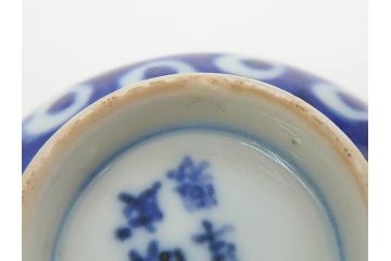 大明成化年製　堆金積玉　染付　兎図　兎のデザインが愛らしく心が和む湯呑み5客セット(梅、中国?、ウサギ、ぐい呑み、湯呑み、煎茶、湯のみ、和食器)(R-078836)