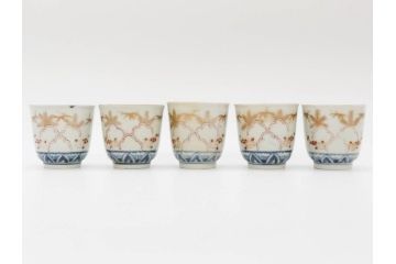 江戸期　古伊万里　金彩　松竹梅　染付　縁周りに施された石垣文が印象的なお猪口5客セット(蕎麦猪口、酒器、おちょこ、御猪口、湯呑み、湯のみ、お猪口、和食器)(R-078837)