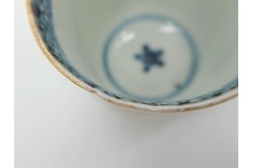 江戸期　古伊万里　金彩　松竹梅　染付　縁周りに施された石垣文が印象的なお猪口5客セット(蕎麦猪口、酒器、おちょこ、御猪口、湯呑み、湯のみ、お猪口、和食器)(R-078837)