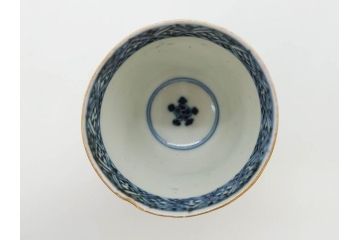 江戸期　古伊万里　金彩　松竹梅　染付　縁周りに施された石垣文が印象的なお猪口5客セット(蕎麦猪口、酒器、おちょこ、御猪口、湯呑み、湯のみ、お猪口、和食器)(R-078837)