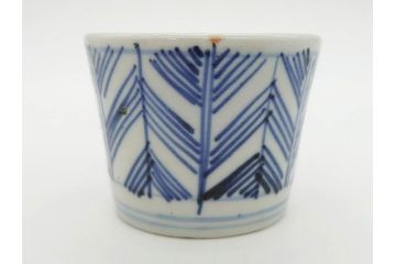 明治期　染付　矢羽根文　幾何学模様　岩波文　素朴なデザインが魅力のお猪口5客セット(蕎麦猪口、酒器、おちょこ、御猪口、湯呑み、湯のみ、和食器)(R-078838)