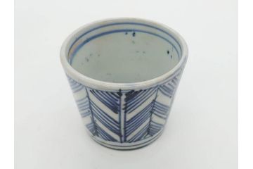 明治期　染付　矢羽根文　幾何学模様　岩波文　素朴なデザインが魅力のお猪口5客セット(蕎麦猪口、酒器、おちょこ、御猪口、湯呑み、湯のみ、和食器)(R-078838)