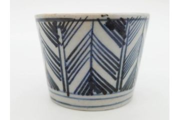 明治期　染付　矢羽根文　幾何学模様　岩波文　素朴なデザインが魅力のお猪口5客セット(蕎麦猪口、酒器、おちょこ、御猪口、湯呑み、湯のみ、和食器)(R-078838)