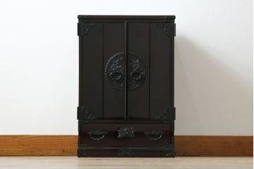 新品　未使用　仙台箪笥　落ち着きのある色味が魅力的な仏壇と仏具のセット(仙台仏壇)(定価約30万円)(R-078841)