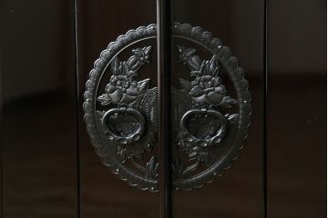 新品　未使用　仙台箪笥　落ち着きのある色味が魅力的な仏壇と仏具のセット(仙台仏壇)(定価約30万円)(R-078841)