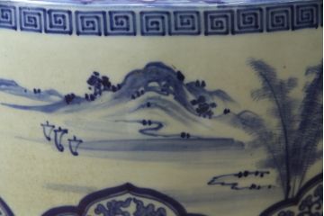 アンティーク雑貨　昭和初期　山水・風景の図　和の風情を感じる瀬戸火鉢(鉢カバー、傘立て)(R-078844)