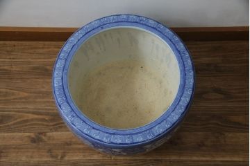 和製アンティーク　明治〜大正期　大型!!　菊の図　繊細な図柄が美しい瀬戸火鉢(鉢カバー、傘立て)(R-078848)
