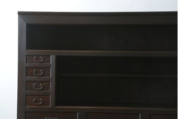 和製アンティーク　前面欅(ケヤキ)材　赤松材　変わりデザインの北陸水屋箪笥(キャビネット、食器棚、収納棚、戸棚、重ね箪笥、上下バラ売り可能)(R-078850)