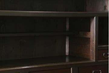 和製アンティーク　前面欅(ケヤキ)材　赤松材　変わりデザインの北陸水屋箪笥(キャビネット、食器棚、収納棚、戸棚、重ね箪笥、上下バラ売り可能)(R-078850)