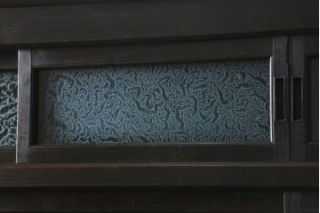和製アンティーク　前面欅(ケヤキ)材　赤松材　変わりデザインの北陸水屋箪笥(キャビネット、食器棚、収納棚、戸棚、重ね箪笥、上下バラ売り可能)(R-078850)
