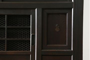 和製アンティーク　前面欅(ケヤキ)材　赤松材　変わりデザインの北陸水屋箪笥(キャビネット、食器棚、収納棚、戸棚、重ね箪笥、上下バラ売り可能)(R-078850)