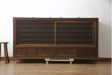 和製アンティーク　前面欅(ケヤキ)材　赤松材　天板リメイク　変わりデザインの北陸水屋箪笥サイドボード(収納棚、戸棚、食器棚、サイドキャビネット)(R-078852)