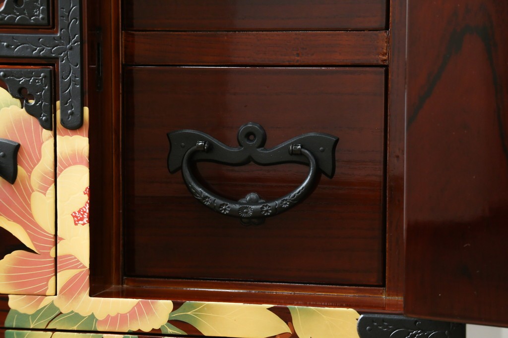 中古　美品!!　木地呂塗りに漆絵が美しい特注品の岩谷堂箪笥　定価約150万円　(R-078854)