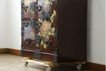 中古　美品!!　木地呂塗りに漆絵が美しい特注品の岩谷堂箪笥　定価約150万円　(R-078854)