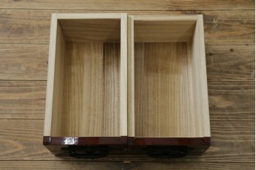 中古　美品!!　木地呂塗りに漆絵が美しい特注品の岩谷堂箪笥　定価約150万円　(R-078854)