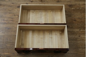 中古　美品!!　木地呂塗りに漆絵が美しい特注品の岩谷堂箪笥　定価約150万円　(R-078854)