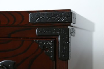 中古　美品!!　木地呂塗りに漆絵が美しい特注品の岩谷堂箪笥　定価約150万円　(R-078854)