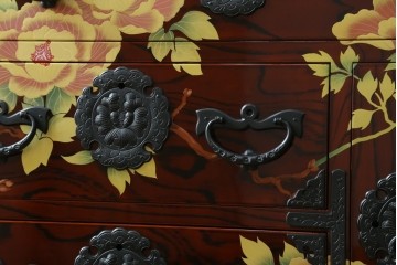 中古　美品!!　木地呂塗りに漆絵が美しい特注品の岩谷堂箪笥　定価約150万円　(R-078854)