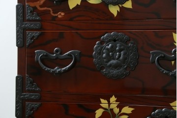 中古　美品!!　木地呂塗りに漆絵が美しい特注品の岩谷堂箪笥　定価約150万円　(R-078854)