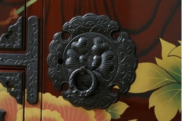 中古　美品!!　木地呂塗りに漆絵が美しい特注品の岩谷堂箪笥　定価約150万円　(R-078854)