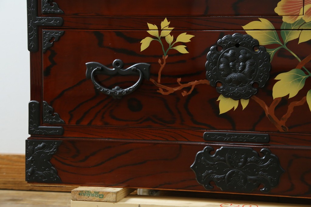 中古　美品!!　木地呂塗りに漆絵が美しい特注品の岩谷堂箪笥　定価約150万円　(R-078854)