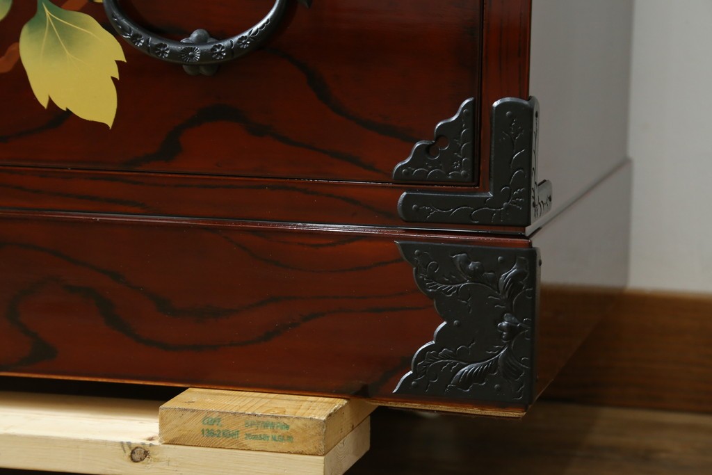 中古　美品!!　木地呂塗りに漆絵が美しい特注品の岩谷堂箪笥　定価約150万円　(R-078854)