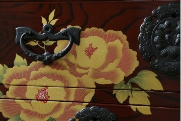 中古　美品!!　木地呂塗りに漆絵が美しい特注品の岩谷堂箪笥　定価約150万円　(R-078854)