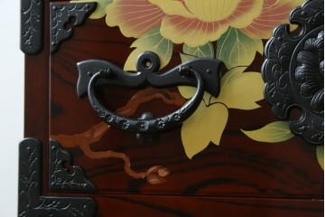 中古　美品!!　木地呂塗りに漆絵が美しい特注品の岩谷堂箪笥　定価約150万円　(R-078854)