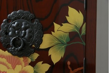 中古　美品!!　木地呂塗りに漆絵が美しい特注品の岩谷堂箪笥　定価約150万円　(R-078854)