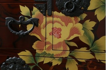 中古　美品!!　木地呂塗りに漆絵が美しい特注品の岩谷堂箪笥　定価約150万円　(R-078854)