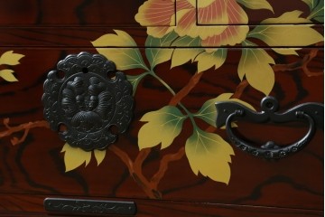 中古　美品!!　木地呂塗りに漆絵が美しい特注品の岩谷堂箪笥　定価約150万円　(R-078854)