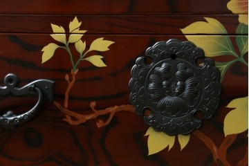 中古　美品!!　木地呂塗りに漆絵が美しい特注品の岩谷堂箪笥　定価約150万円　(R-078854)