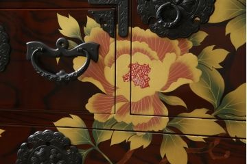 中古　美品!!　木地呂塗りに漆絵が美しい特注品の岩谷堂箪笥(小箪笥、収納箪笥、整理箪笥、和箪笥)(定価約150万円)(R-078854)