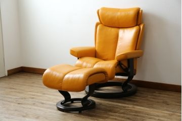 中古　EKORNES(エコーネス)　Stressless Magic(ストレスレス マジック)　シグニチャー　Sサイズ　本革　オットマン付きストレスレスチェア(レザー、リクライニングチェア、一人掛けソファ、1P、アームチェア、フットスツール)(R-078861)