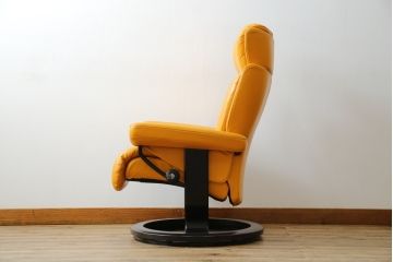 中古　EKORNES(エコーネス)　Stressless Magic(ストレスレス マジック)　シグニチャー　Sサイズ　本革　オットマン付きストレスレスチェア(レザー、リクライニングチェア、一人掛けソファ、1P、アームチェア、フットスツール)(R-078861)