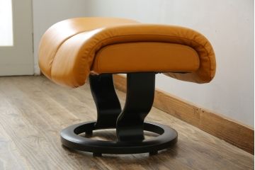 中古　EKORNES(エコーネス)　Stressless Magic(ストレスレス マジック)　シグニチャー　Sサイズ　本革　オットマン付きストレスレスチェア(レザー、リクライニングチェア、一人掛けソファ、1P、アームチェア、フットスツール)(R-078861)