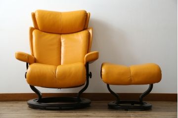 中古　EKORNES(エコーネス)　Stressless Magic(ストレスレス マジック)　シグニチャー　Sサイズ　本革　オットマン付きストレスレスチェア(レザー、リクライニングチェア、一人掛けソファ、1P、アームチェア、フットスツール)(R-078862)