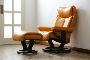 中古　EKORNES(エコーネス)　Stressless Magic(ストレスレス マジック)　シグニチャー　Sサイズ　本革　オットマン付きストレスレスチェア(レザー、リクライニングチェア、一人掛けソファ、1P、アームチェア、フットスツール)(R-078862)