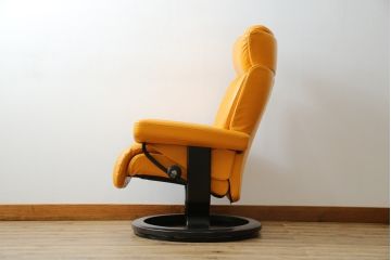 中古　EKORNES(エコーネス)　Stressless Magic(ストレスレス マジック)　シグニチャー　Sサイズ　本革　オットマン付きストレスレスチェア(レザー、リクライニングチェア、一人掛けソファ、1P、アームチェア、フットスツール)(R-078862)
