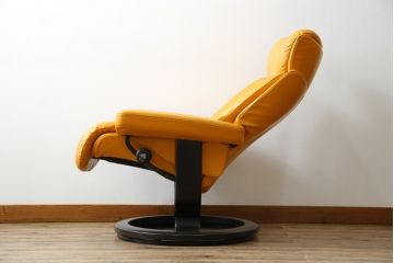 中古　EKORNES(エコーネス)　Stressless Magic(ストレスレス マジック)　シグニチャー　Sサイズ　本革　オットマン付きストレスレスチェア(レザー、リクライニングチェア、一人掛けソファ、1P、アームチェア、フットスツール)(R-078862)