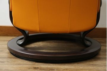 中古　EKORNES(エコーネス)　Stressless Magic(ストレスレス マジック)　シグニチャー　Sサイズ　本革　オットマン付きストレスレスチェア(レザー、リクライニングチェア、一人掛けソファ、1P、アームチェア、フットスツール)(R-078862)