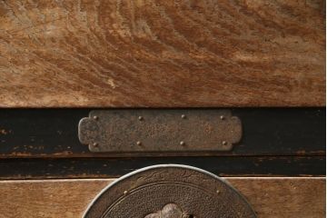 和製アンティーク　上杢!!　前面欅(ケヤキ)材　金具遣いが上品で風情のある相馬箪笥ローボード(仙台箪笥、時代箪笥、和たんす、衣装箪笥、引き出し、サイドボード、テレビ台、サイドチェスト)(R-078867)