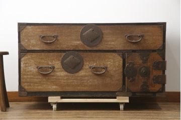 和製アンティーク　上杢!!　前面欅(ケヤキ)材　金具遣いが上品で風情のある相馬箪笥ローボード(仙台箪笥、時代箪笥、和たんす、衣装箪笥、引き出し、サイドボード、テレビ台、サイドチェスト)(R-078868)