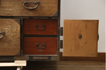 和製アンティーク　上杢!!　前面欅(ケヤキ)材　金具遣いが上品で風情のある相馬箪笥ローボード(仙台箪笥、時代箪笥、和たんす、衣装箪笥、引き出し、サイドボード、テレビ台、サイドチェスト)(R-078868)