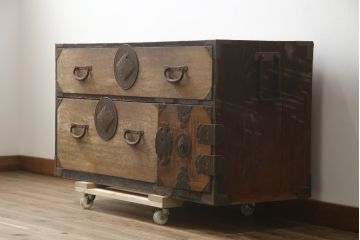 和製アンティーク　上杢!!　前面欅(ケヤキ)材　金具遣いが上品で風情のある相馬箪笥ローボード(仙台箪笥、時代箪笥、和たんす、衣装箪笥、引き出し、サイドボード、テレビ台、サイドチェスト)(R-078868)