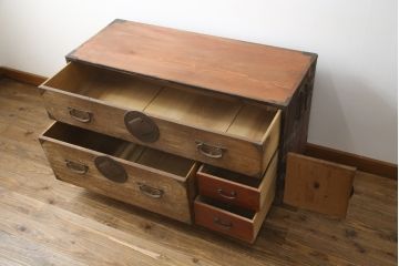和製アンティーク　上杢!!　前面欅(ケヤキ)材　金具遣いが上品で風情のある相馬箪笥ローボード(仙台箪笥、時代箪笥、和たんす、衣装箪笥、引き出し、サイドボード、テレビ台、サイドチェスト)(R-078868)