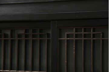 中古　ラフジュ工房オリジナル　古建具リメイク　すりガラス入り　洗練された和の雰囲気を放つ重ね戸棚(書院戸、組子、キャビネット、収納棚、食器棚)(R-078869)