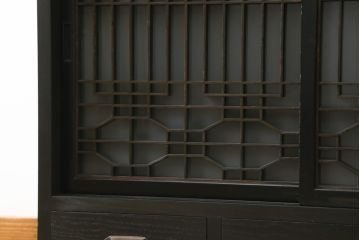 中古　ラフジュ工房オリジナル　古建具リメイク　すりガラス入り　洗練された和の雰囲気を放つサイドボード(書院戸、組子、サイドキャビネット、収納棚、戸棚、食器棚)(R-078870)